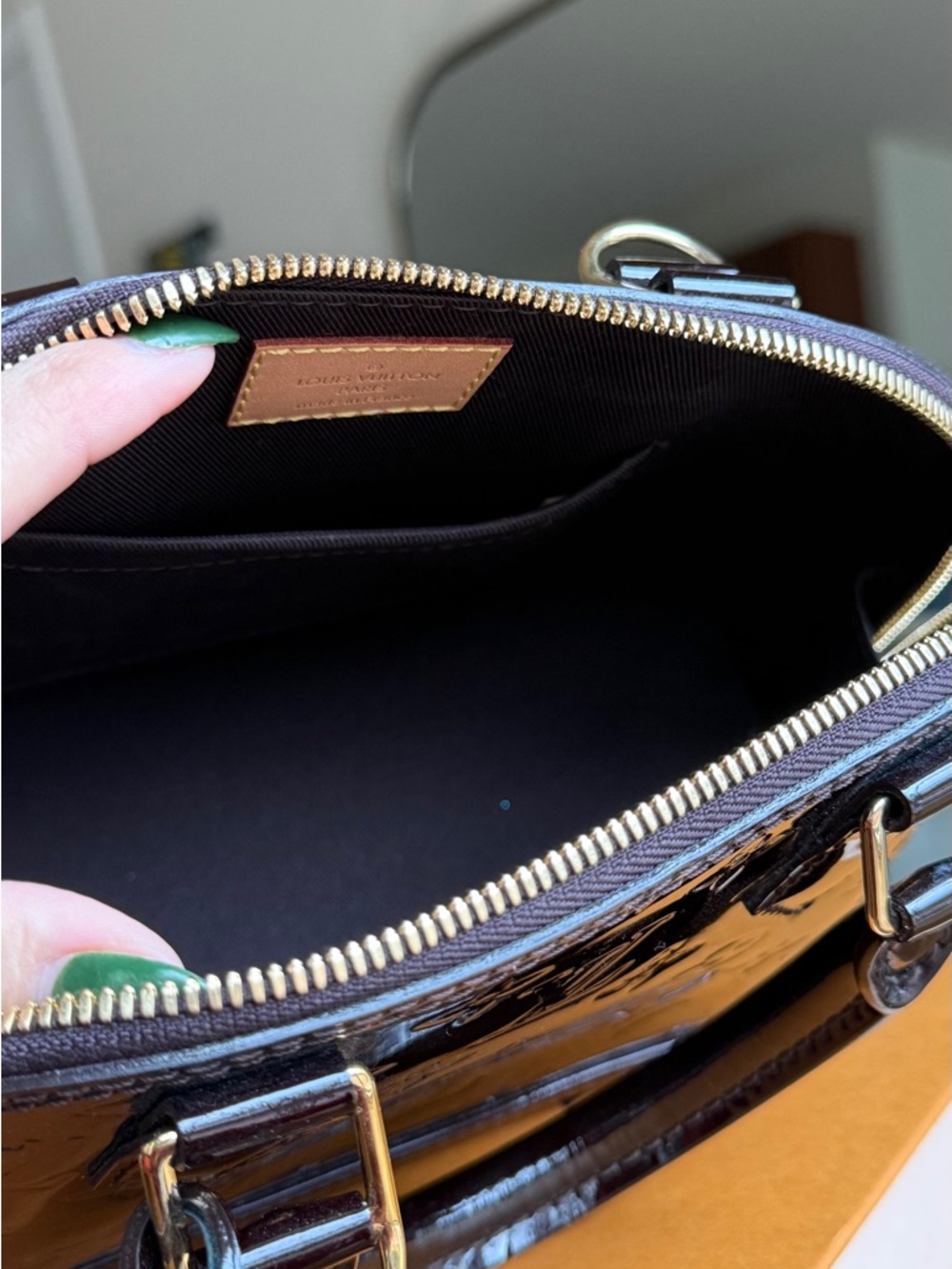 Louis Vuitton Vernis Alma BB Satchel in Burgundy Patent - Picture 4 of 6